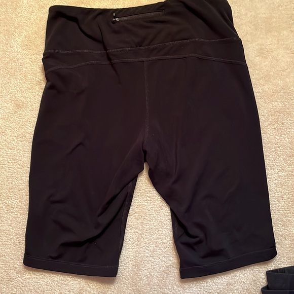 2 pair medium bike shorts old navy & Gil’s both black - Picture 5 of 9
